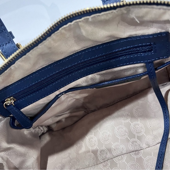 Michaels Kors Grayson medium empire satchel EUC - Picture 10 of 13